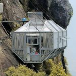 Skylodge Padjajaran Anyar, Menginap di Puncak Keberanian, Hotel Gantung Pertama di Indonesia. (Foto : Dok. Istimewa)