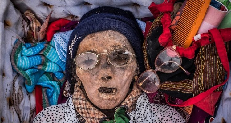 5 Tradisi Pemakaman Teraneh di Indonesia! Jasad Bayi Dikembalikan Ke Rahim Ibu? (Foto : Dok. Istimewa)