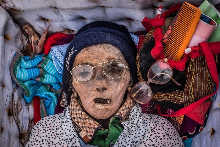 5 Tradisi Pemakaman Teraneh di Indonesia! Jasad Bayi Dikembalikan Ke Rahim Ibu? (Foto : Dok. Istimewa)
