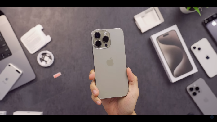 iPhone 15 Pro Max Cuma 1 Jutaan, Beneran Mirip? (Foto : Youtube GadgetIn)