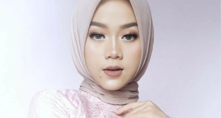 Ingin Tampil Flawless Saat Lebaran? Ini dia Setting Spray Wajib Untuk Kulit Berminyak! (Foto : Dok. Istimewa)